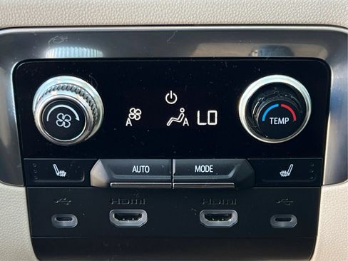 Used 2021 GMC Yukon Denali w/ Denali Ultimate Package AWD/4WD image 47