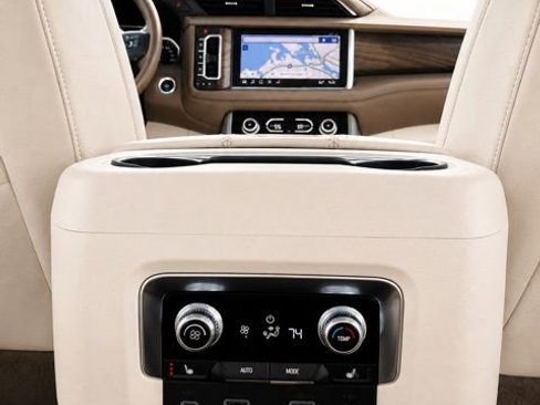 Used 2021 GMC Yukon Denali w/ Denali Premium Package AWD/4WD image 29