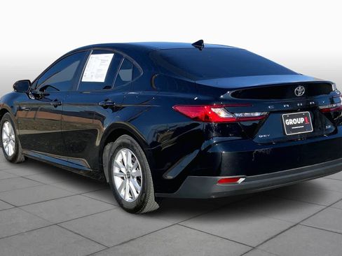 Used 2025 Toyota Camry LE w/ Convenience Package image 11