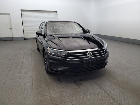 Used 2019 Volkswagen Jetta SE w/ Cold Weather Package FWD image 14