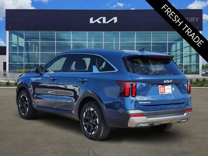 Certified 2025 Kia Sorento S w/ Panoramic Sunroof Package