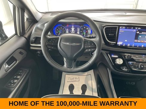 Used 2025 Chrysler Pacifica Limited FWD image 14