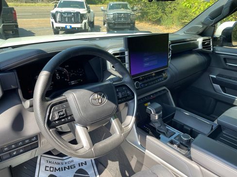 Used 2024 Toyota Tundra Platinum AWD/4WD image 32