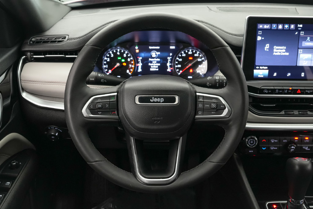 Used 2025 Jeep Compass Limited AWD/4WD image 13