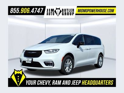New 2026 Chrysler Pacifica Select