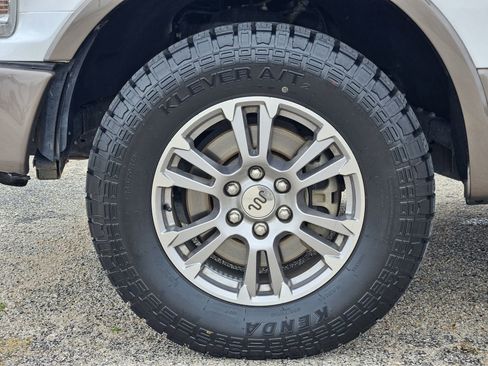 Used 2019 Ford F150 King Ranch image 12