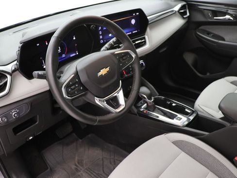 Used 2025 Chevrolet TrailBlazer LT w/ LT Cold Weather Package image 14