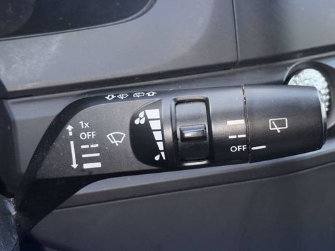Used 2023 Nissan Pathfinder S FWD image 10