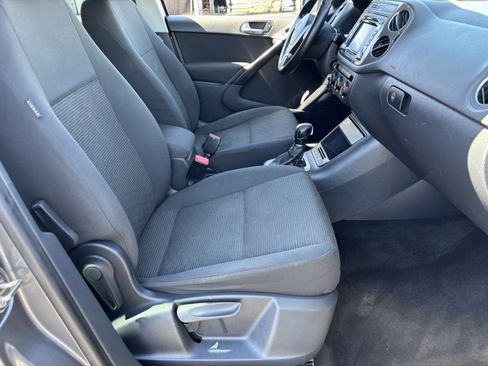 Used 2015 Volkswagen Tiguan S FWD image 9