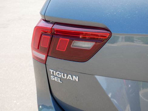 Used 2019 Volkswagen Tiguan SEL Premium w/ 3rd Row Seat Package AWD/4WD image 17