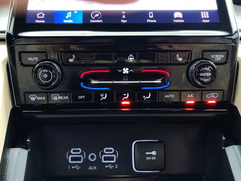 Used 2024 Jeep Grand Cherokee Limited image 37