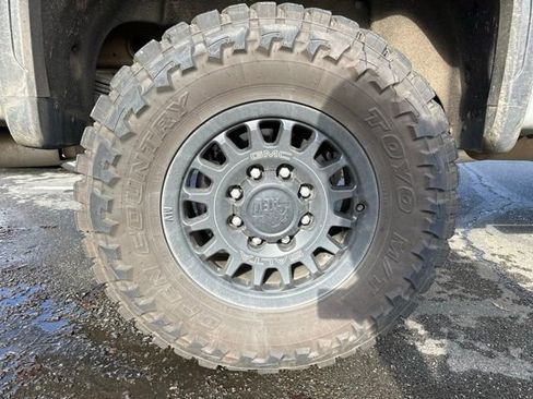 Used 2024 GMC Sierra 2500 AT4X w/ AT4X AEV Edition image 8