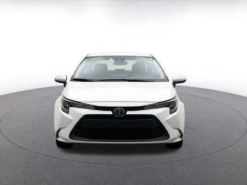 Used 2025 Toyota Corolla LE FWD image 2