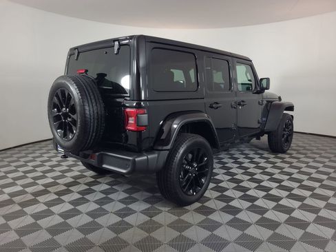 Used 2025 Jeep Wrangler Unlimited Sahara w/ Safety Group AWD/4WD image 3