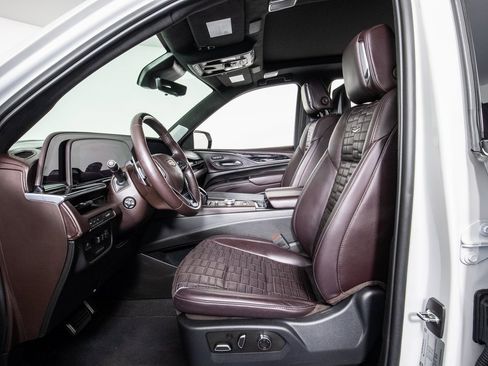 Used 2023 Cadillac Escalade V w/ LPO, ONYX Package image 9