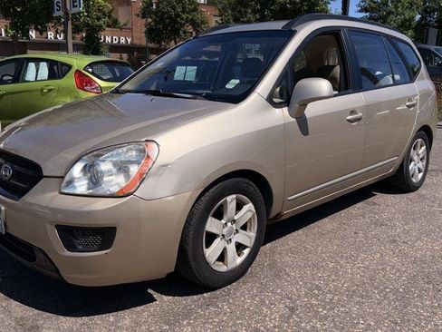 Used 2008 Kia Rondo LX w/ Convenience Pkg FWD image 2