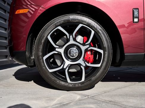 Used 2022 Rolls-Royce Cullinan Black Badge image 3