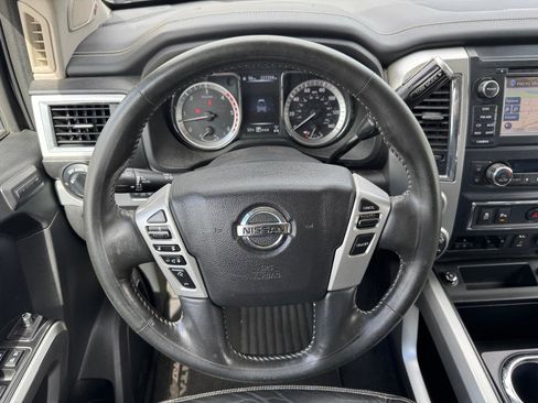 Used 2016 Nissan Titan PRO-4X w/ Pro-4x Convenience Package AWD/4WD image 10