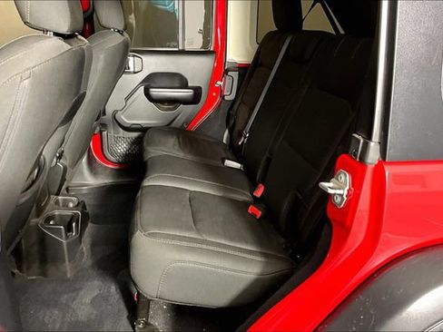 Used 2018 Jeep Wrangler Unlimited Sport S AWD/4WD image 3