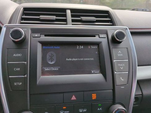 Used 2015 Toyota Camry SE image 18