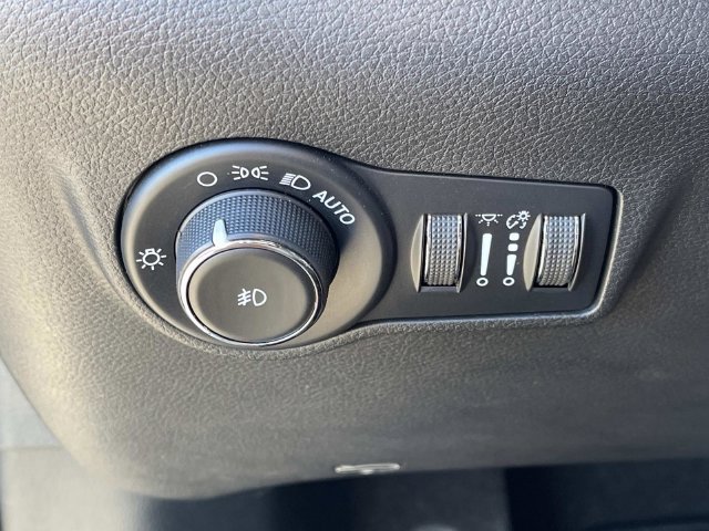 Used 2023 Jeep Compass Latitude AWD/4WD image 39