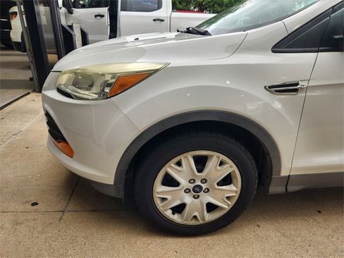 Used 2015 Ford Escape S FWD image 8