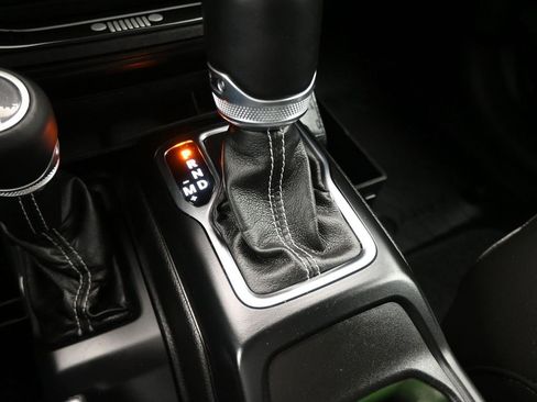 Used 2022 Jeep Gladiator Overland w/ Popular Equipment Package image 28