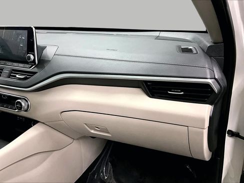 Used 2019 Nissan Altima 2.5 SV FWD image 18