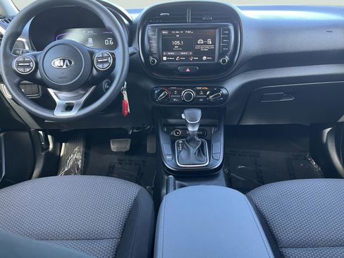 Used 2025 Kia Soul LX w/ LX Technology Package image 14