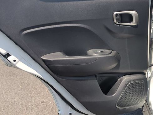 Used 2025 Hyundai Venue SEL FWD image 27