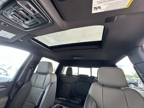 Used 2025 Chevrolet Silverado 2500 ZR2 w/ Technology Package AWD/4WD image 19
