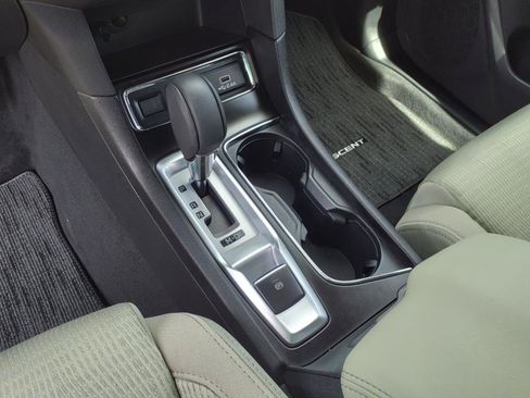 Used 2024 Subaru Ascent Premium w/ Convenience Package image 19