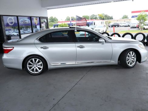 Used 2007 Lexus LS 460 L RWD image 4