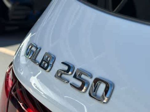 Used 2026 Mercedes-Benz GLB 250 4MATIC image 7
