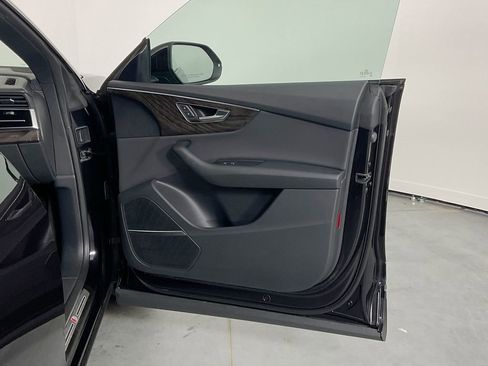 Used 2019 Audi Q8 Prestige AWD/4WD image 17