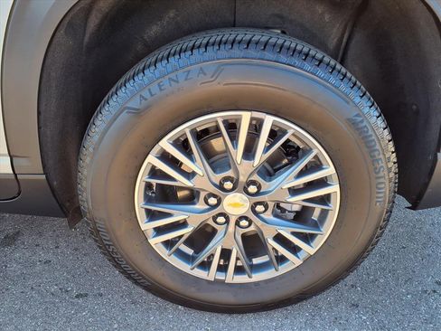 Used 2025 Chevrolet Traverse LT w/ Enhanced Driving Package image 19