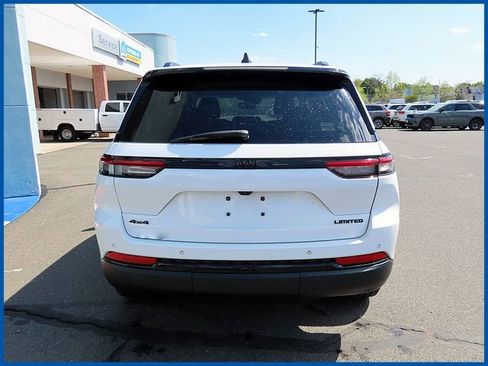 Used 2023 Jeep Grand Cherokee Limited w/ Black Appearance Package AWD/4WD image 6