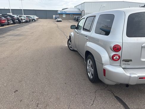 Used 2010 Chevrolet HHR LS image 7