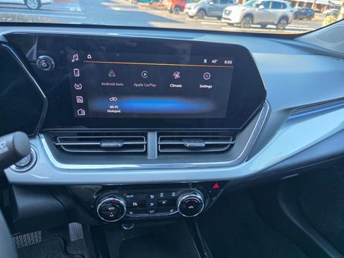 Certified 2025 Chevrolet Trax LT w/ LT Convenience Package image 16