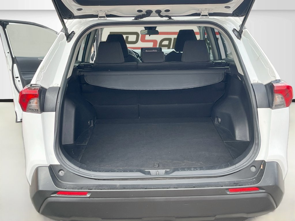 Used 2021 Toyota RAV4 LE AWD/4WD image 24
