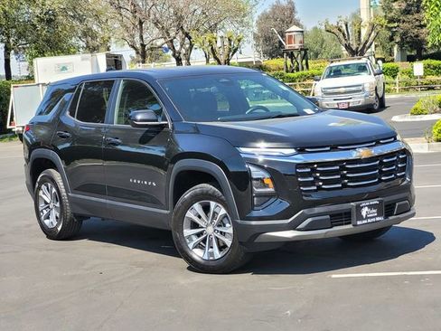 Used 2025 Chevrolet Equinox LT image 2