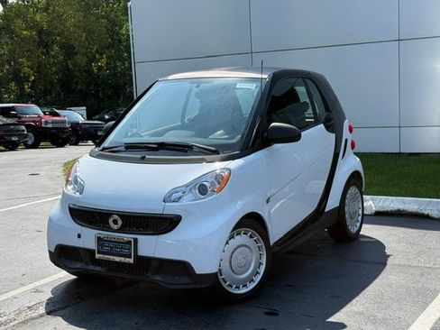 Used 2013 smart fortwo passion RWD image 2