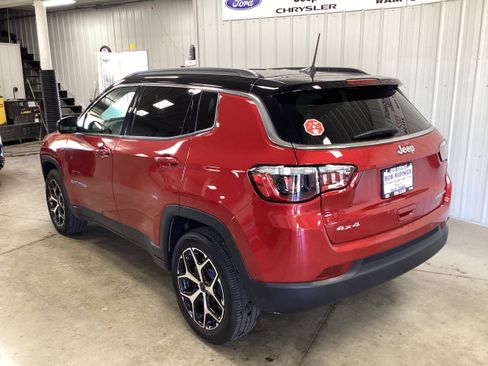 Used 2025 Jeep Compass Limited AWD/4WD image 3