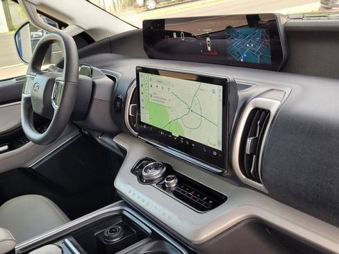 Used 2025 Ford Expedition Active RWD image 10