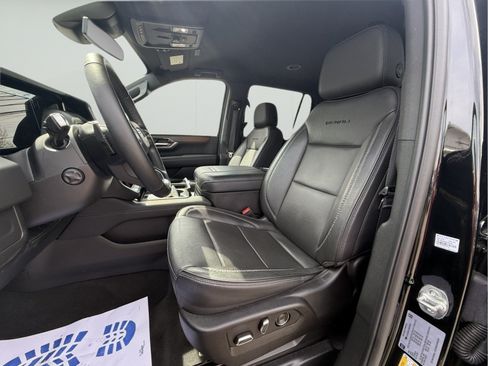 Used 2025 GMC Yukon Denali AWD/4WD image 3