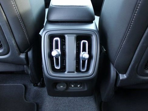 Used 2025 Volvo XC40 B5 Core image 36