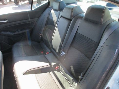 Used 2022 Nissan Altima 2.5 SR w/ Midnight Edition Package image 17