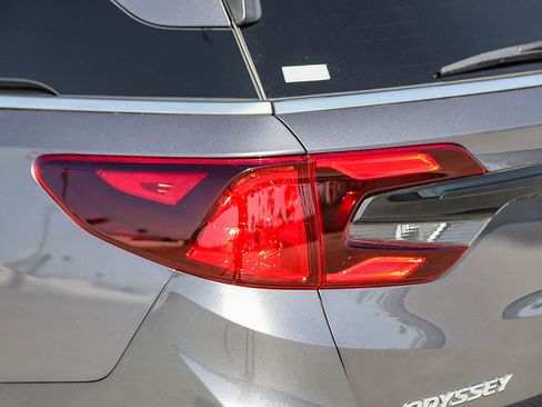 Used 2025 Honda Odyssey Touring image 9
