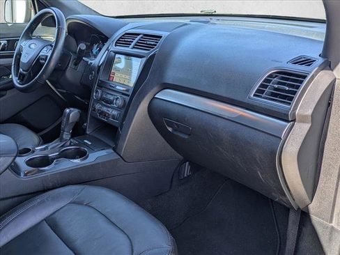 Used 2018 Ford Explorer XLT w/ Equipment Group 202A image 23