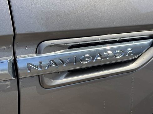 Used 2018 Lincoln Navigator L Select w/ Technology Package AWD/4WD image 8